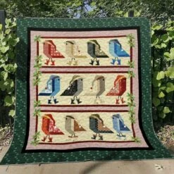Personalized Christmas Bird Quilt Bedding Set - Great For Bedroom Decor And Family Gifts - Bluefink